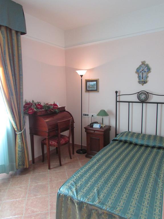 Emmaus Hotel ซัฟเฟรานา เอตเนอา ห้อง รูปภาพ