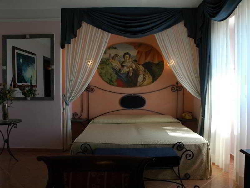 Emmaus Hotel ซัฟเฟรานา เอตเนอา ภายนอก รูปภาพ