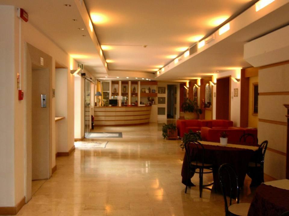 Emmaus Hotel ซัฟเฟรานา เอตเนอา ภายนอก รูปภาพ