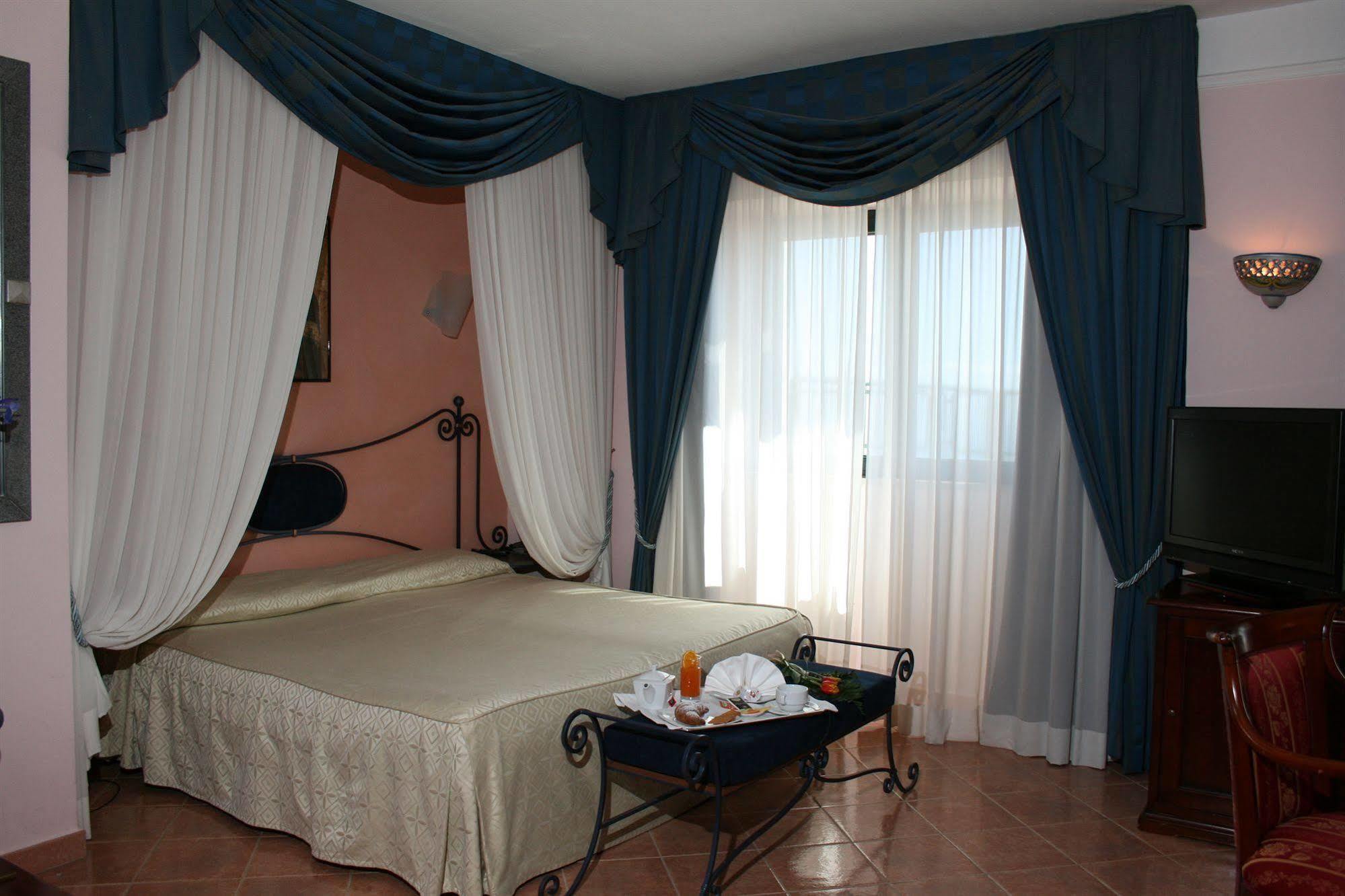 Emmaus Hotel ซัฟเฟรานา เอตเนอา ภายนอก รูปภาพ
